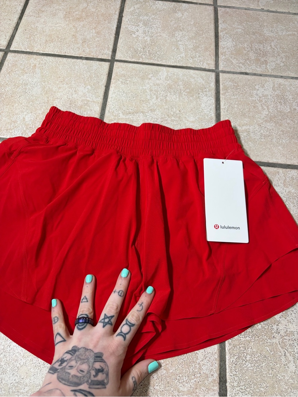 NWT Lululemon Shake It Out High-Rise Running Short 2.5" (Oxford Red) Size S - Picture 4 of 7